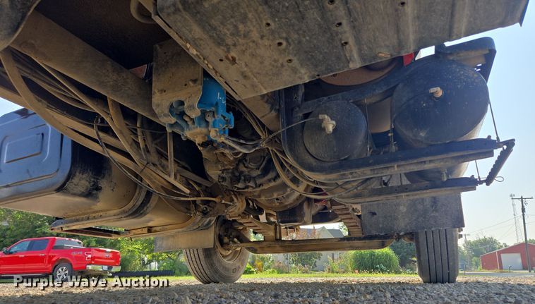 image for item EV1728 1996 International 2574 dump truck