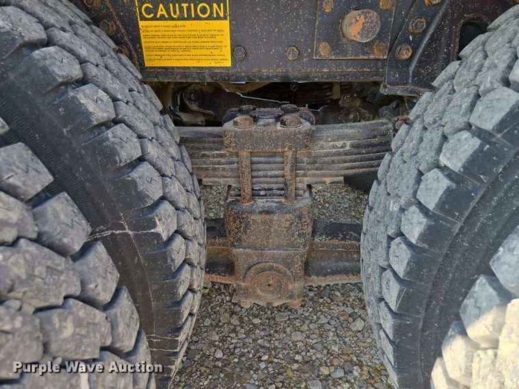 image for item EV1728 1996 International 2574 dump truck