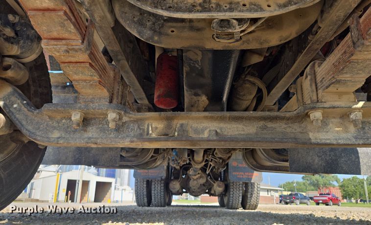 image for item EV1728 1996 International 2574 dump truck