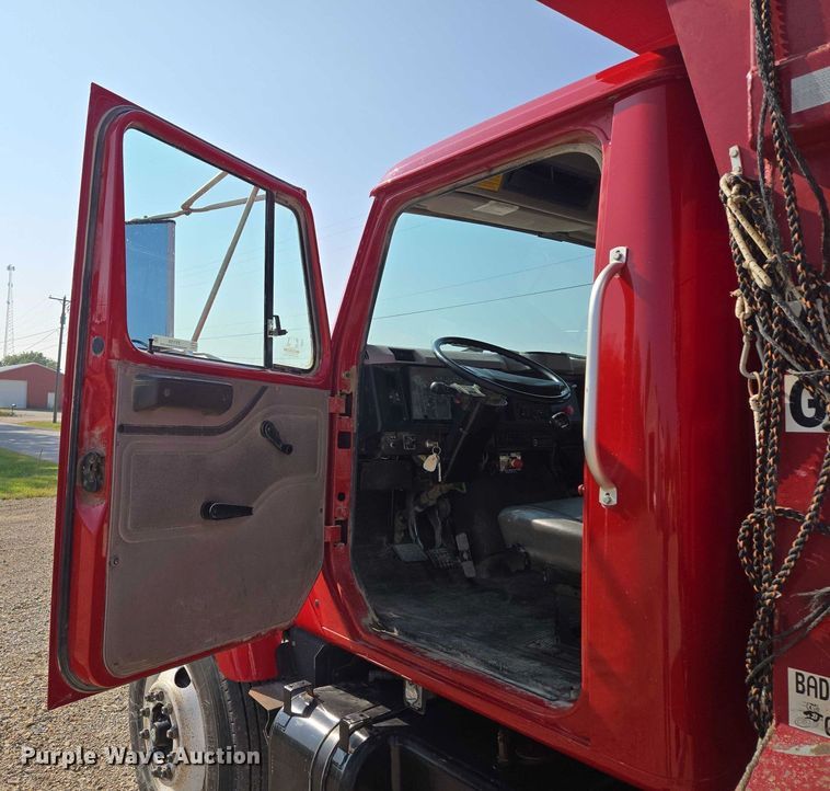 image for item EV1728 1996 International 2574 dump truck