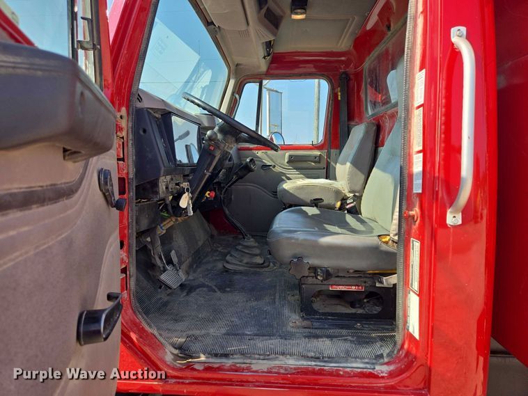 image for item EV1728 1996 International 2574 dump truck