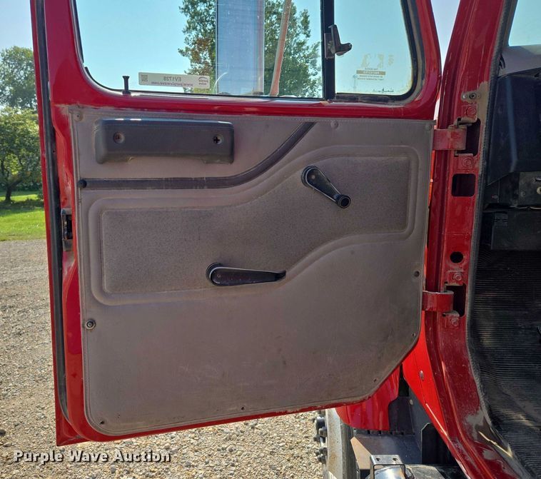 image for item EV1728 1996 International 2574 dump truck