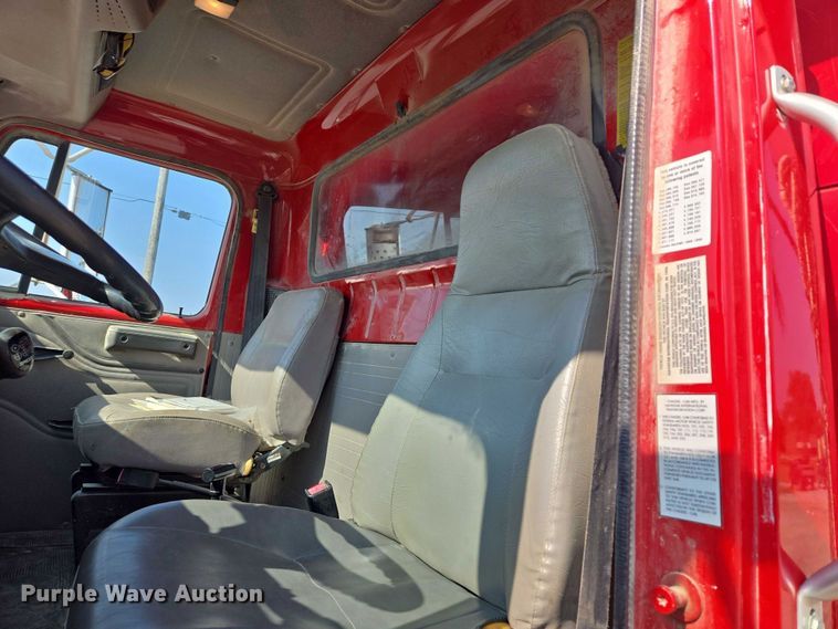 image for item EV1728 1996 International 2574 dump truck