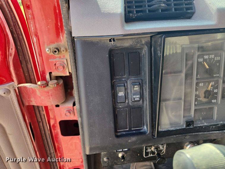 image for item EV1728 1996 International 2574 dump truck