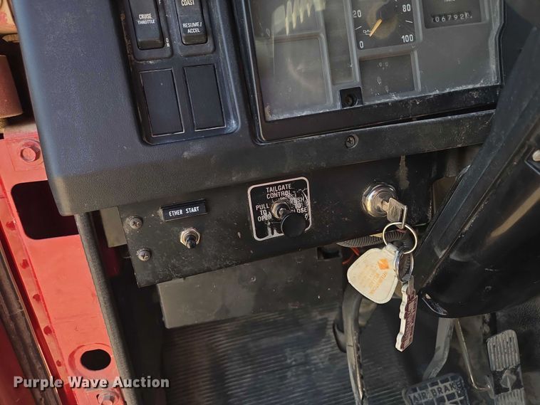 image for item EV1728 1996 International 2574 dump truck