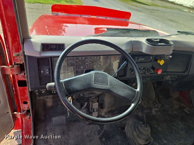 image for item EV1728 1996 International 2574 dump truck