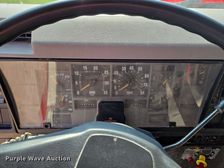 image for item EV1728 1996 International 2574 dump truck