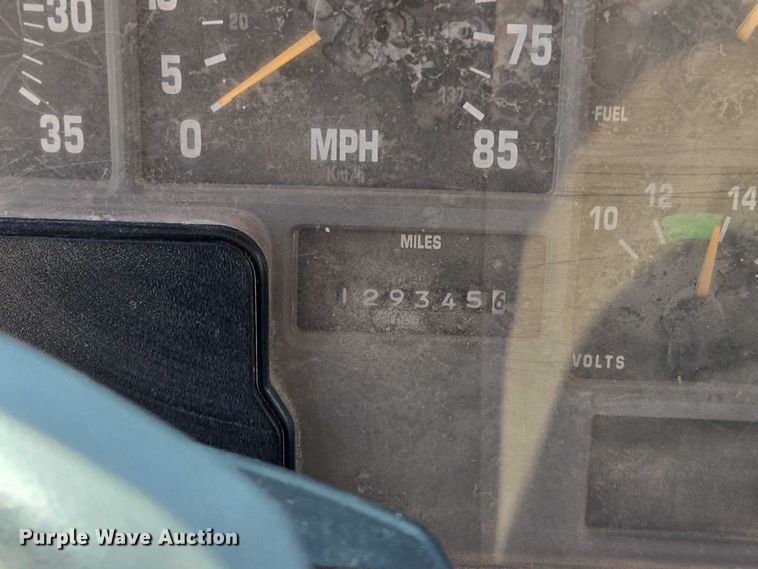 image for item EV1728 1996 International 2574 dump truck