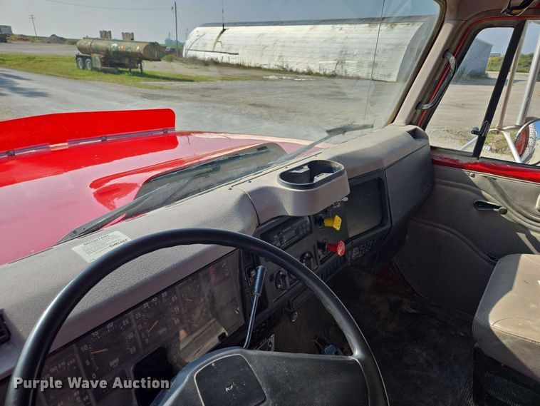 image for item EV1728 1996 International 2574 dump truck