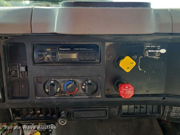 image for item EV1728 1996 International 2574 dump truck