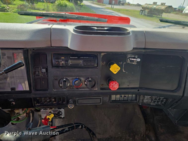 image for item EV1728 1996 International 2574 dump truck