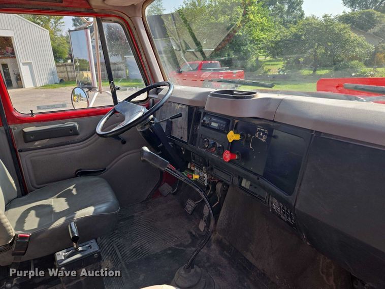 image for item EV1728 1996 International 2574 dump truck