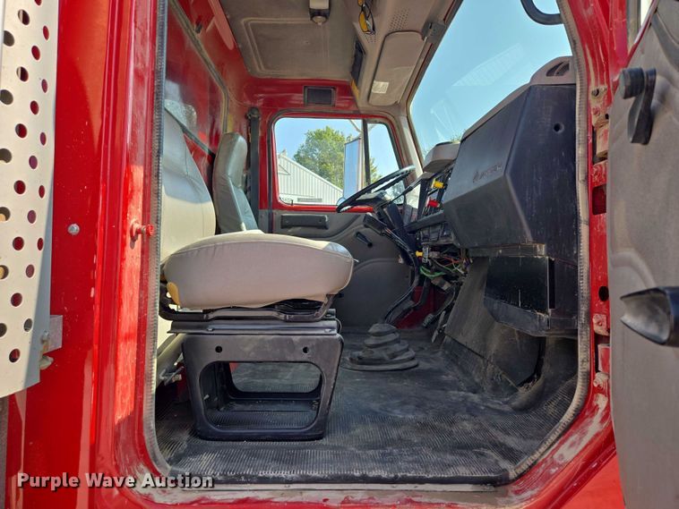 image for item EV1728 1996 International 2574 dump truck