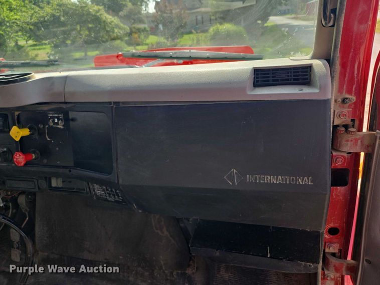 image for item EV1728 1996 International 2574 dump truck