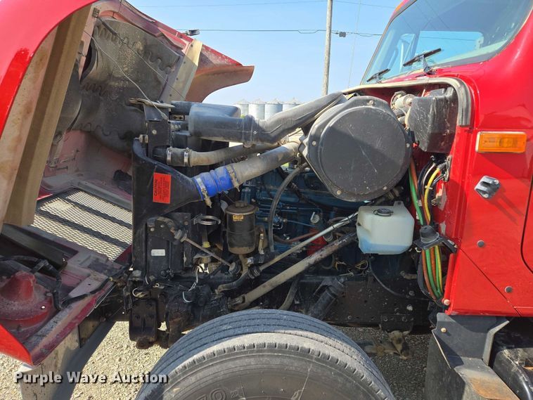 image for item EV1728 1996 International 2574 dump truck