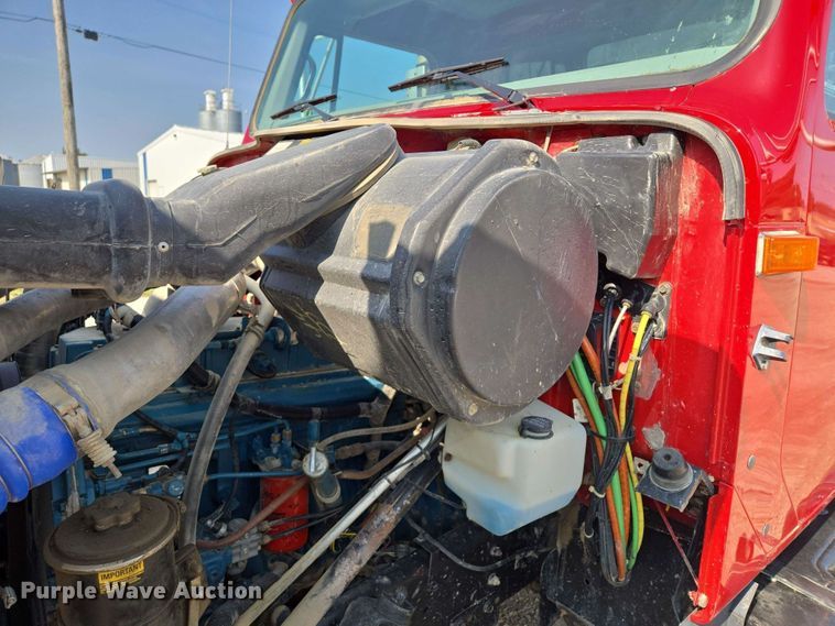 image for item EV1728 1996 International 2574 dump truck