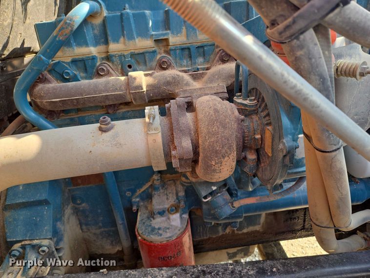 image for item EV1728 1996 International 2574 dump truck