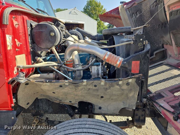 image for item EV1728 1996 International 2574 dump truck