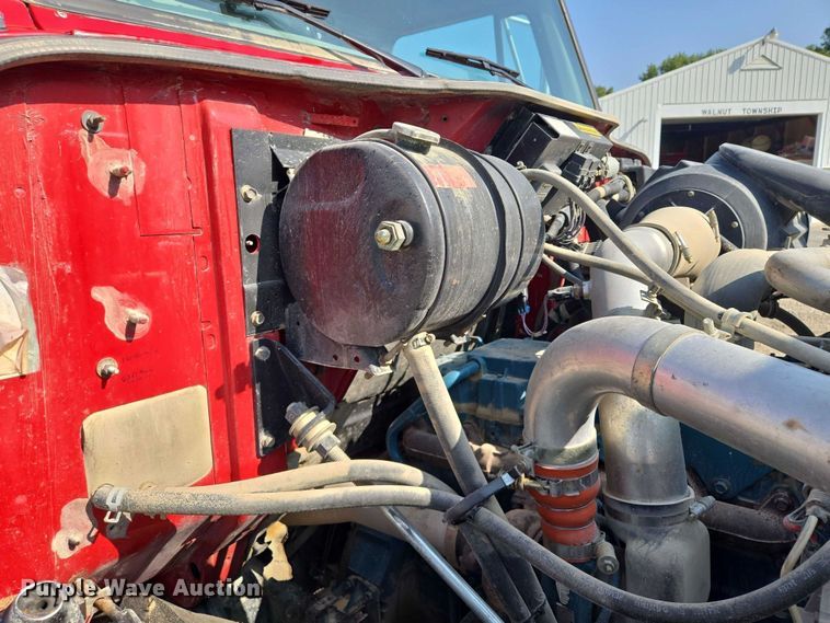 image for item EV1728 1996 International 2574 dump truck