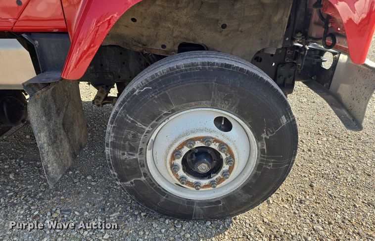 image for item EV1728 1996 International 2574 dump truck