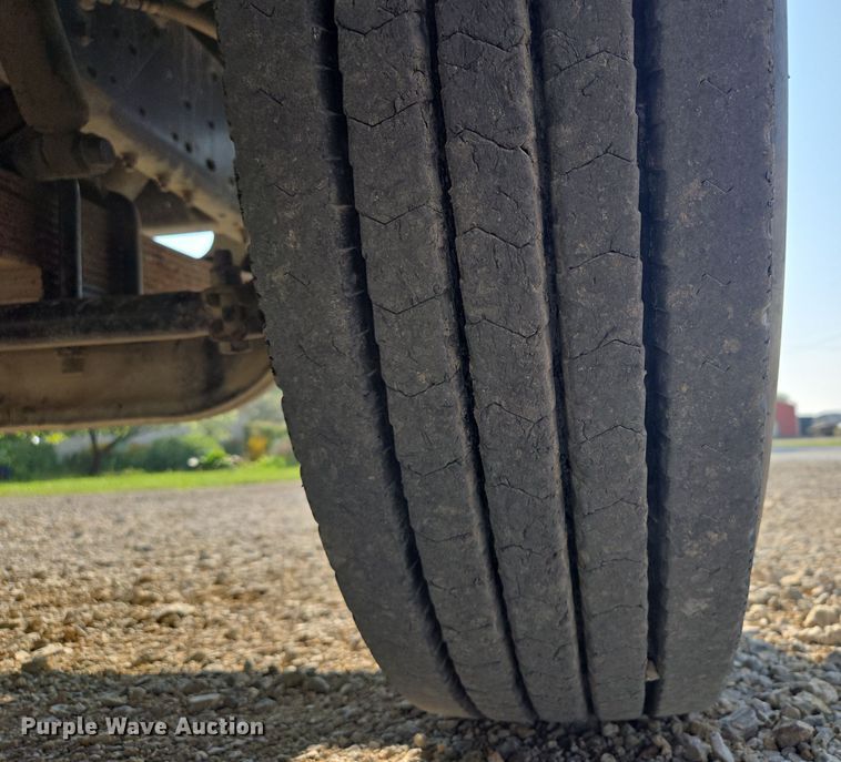 image for item EV1728 1996 International 2574 dump truck