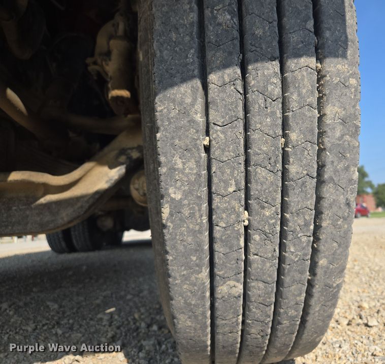 image for item EV1728 1996 International 2574 dump truck