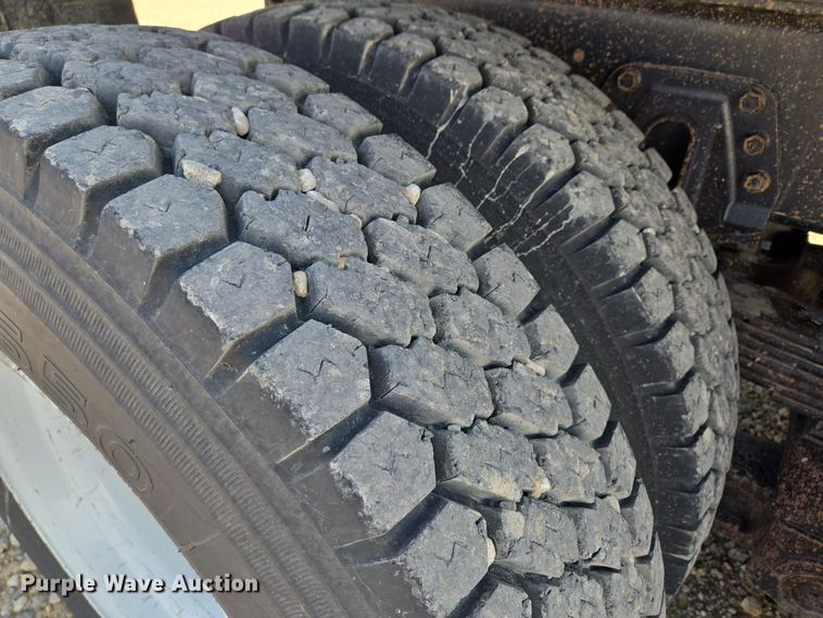 image for item EV1728 1996 International 2574 dump truck