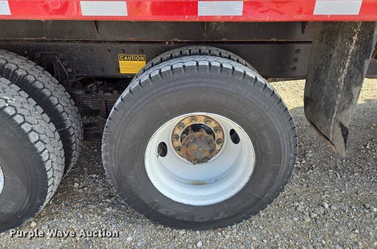 image for item EV1728 1996 International 2574 dump truck