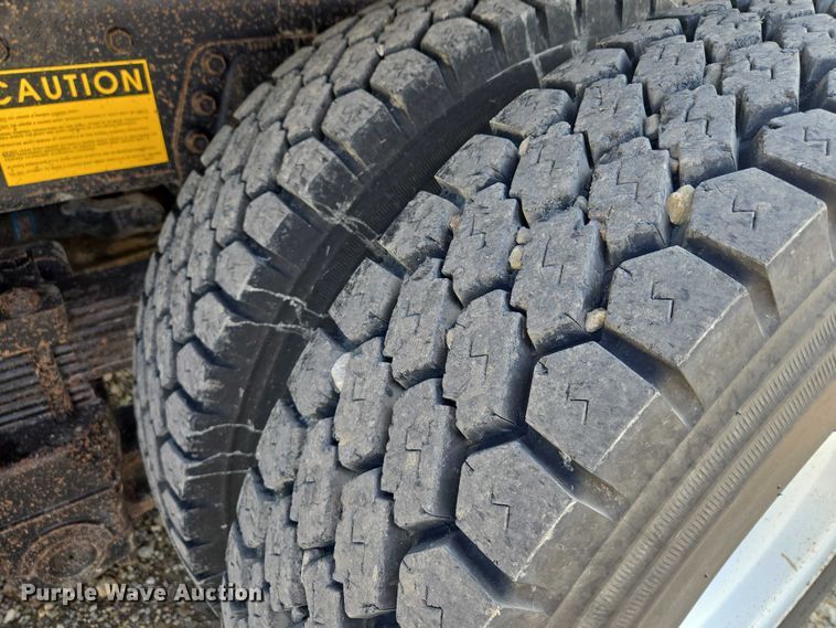 image for item EV1728 1996 International 2574 dump truck