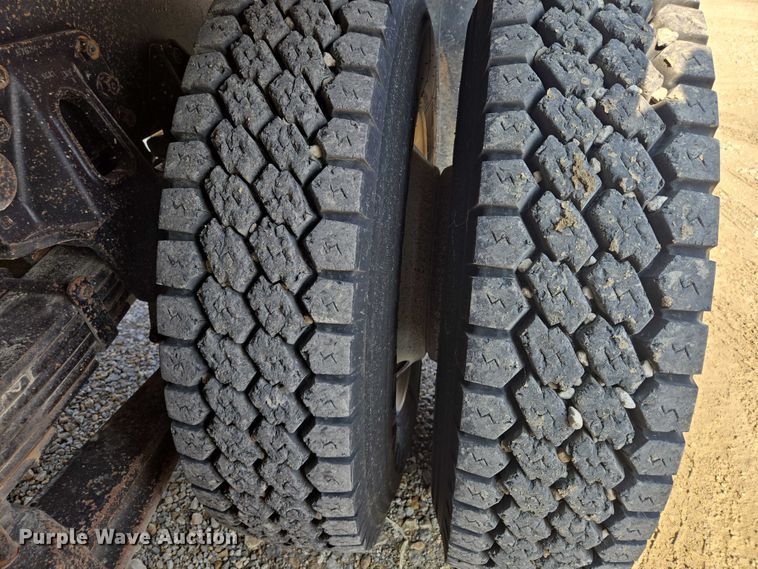 image for item EV1728 1996 International 2574 dump truck