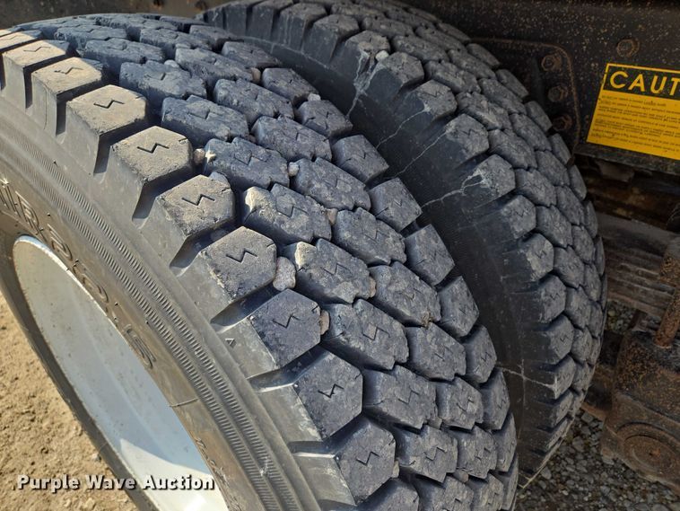 image for item EV1728 1996 International 2574 dump truck