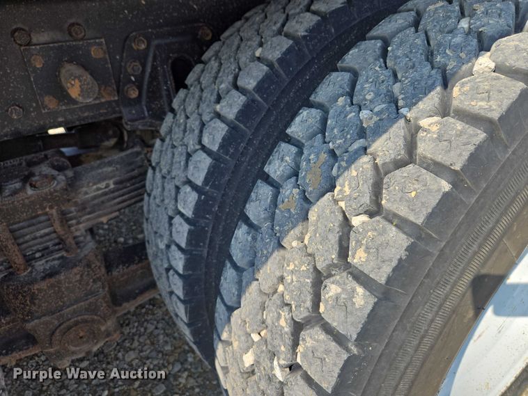 image for item EV1728 1996 International 2574 dump truck