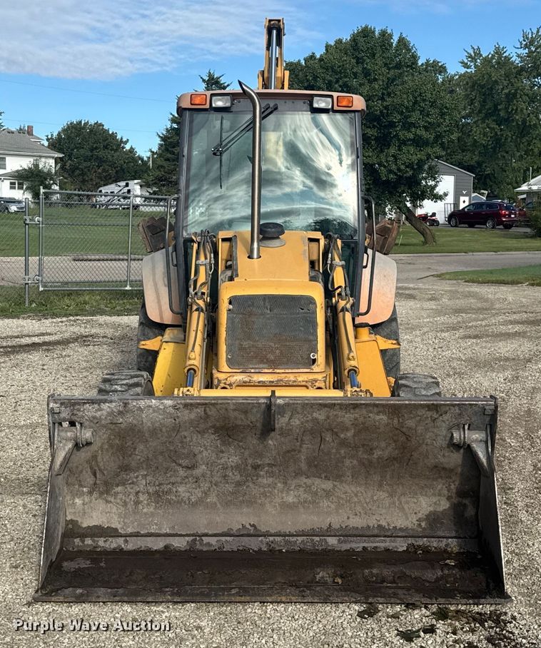 RETROEXCAVADORA NEW HOLLAND 575E