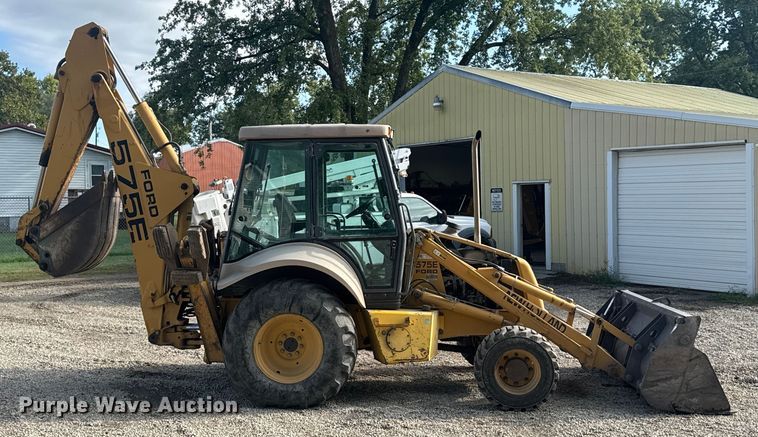 RETROEXCAVADORA NEW HOLLAND 575E