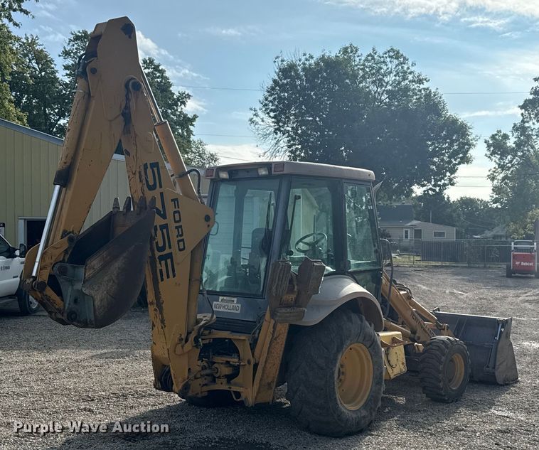 RETROEXCAVADORA NEW HOLLAND 575E