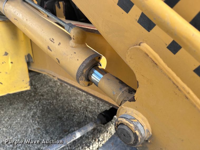 image for item EV1878 1998 New Holland 575E  backhoe