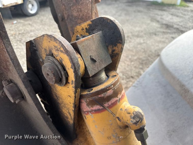 image for item EV1878 1998 New Holland 575E  backhoe