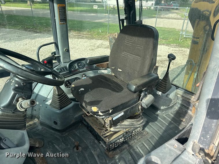 image for item EV1878 1998 New Holland 575E  backhoe