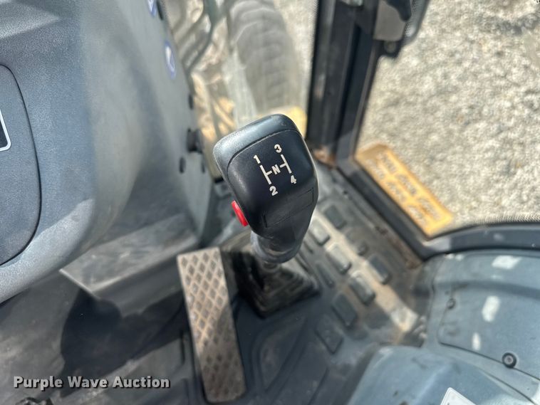 image for item EV1878 1998 New Holland 575E  backhoe