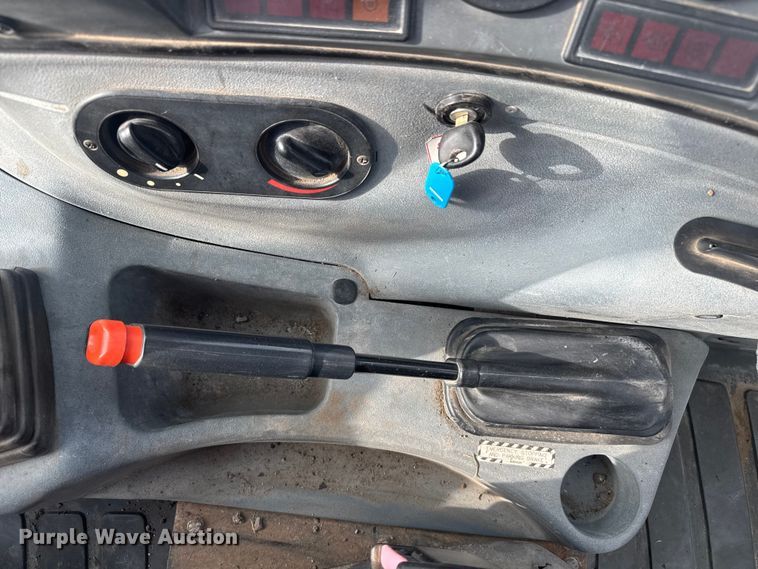 image for item EV1878 1998 New Holland 575E  backhoe