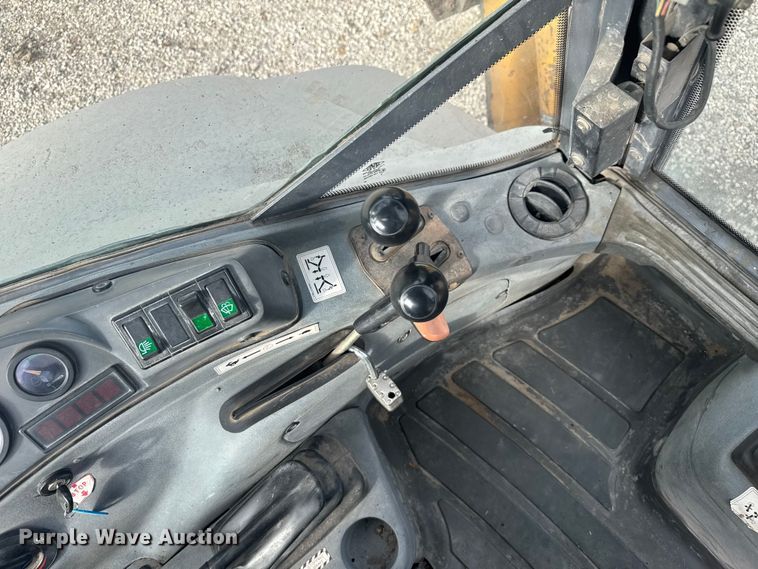 image for item EV1878 1998 New Holland 575E  backhoe