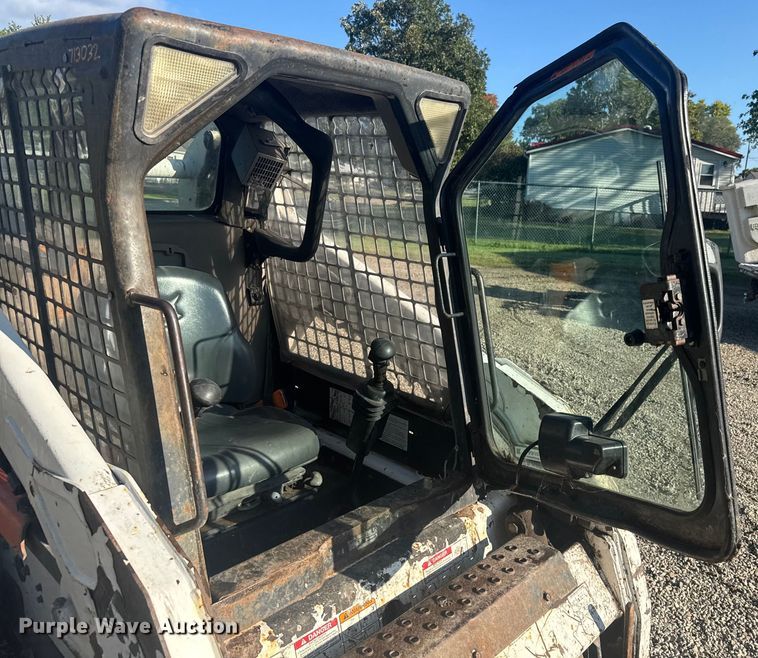 image for item EV1879 2005 Bobcat S185 skid steer loader