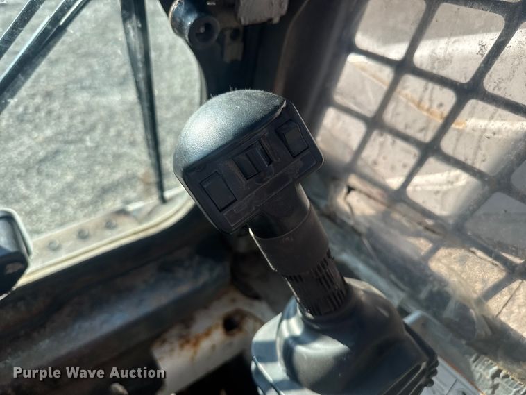 image for item EV1879 2005 Bobcat S185 skid steer loader