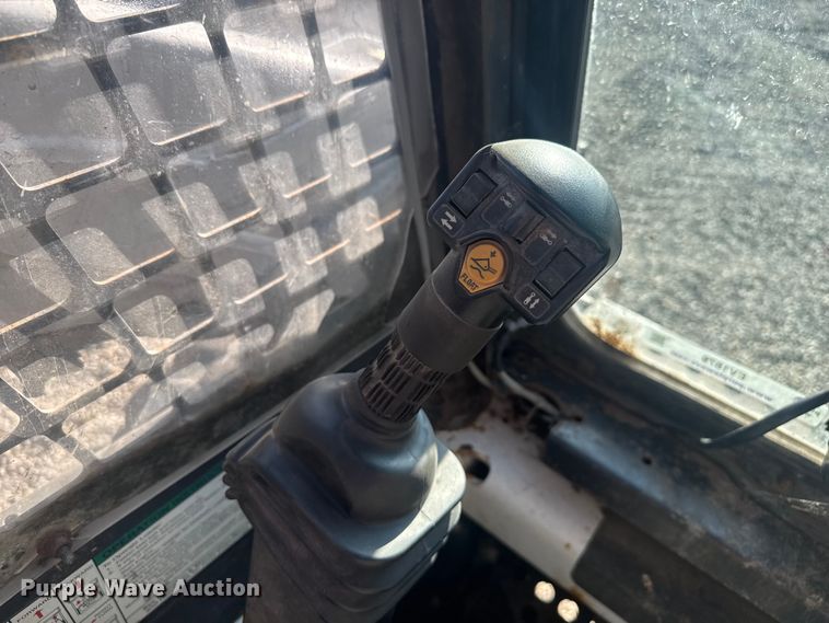 image for item EV1879 2005 Bobcat S185 skid steer loader