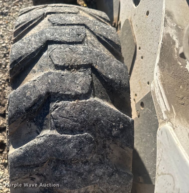 image for item EV1879 2005 Bobcat S185 skid steer loader