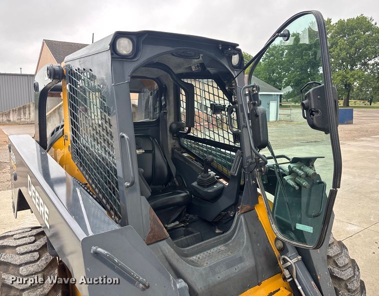 image for item EV1903 2010 John Deere 328D  skid steer loader