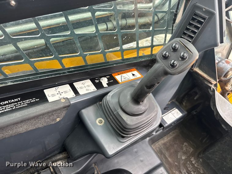 image for item EV1903 2010 John Deere 328D  skid steer loader