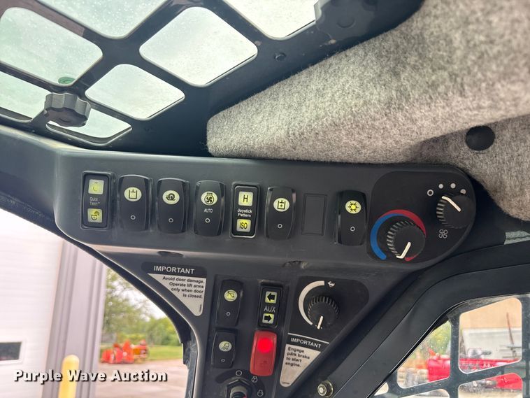 image for item EV1903 2010 John Deere 328D  skid steer loader