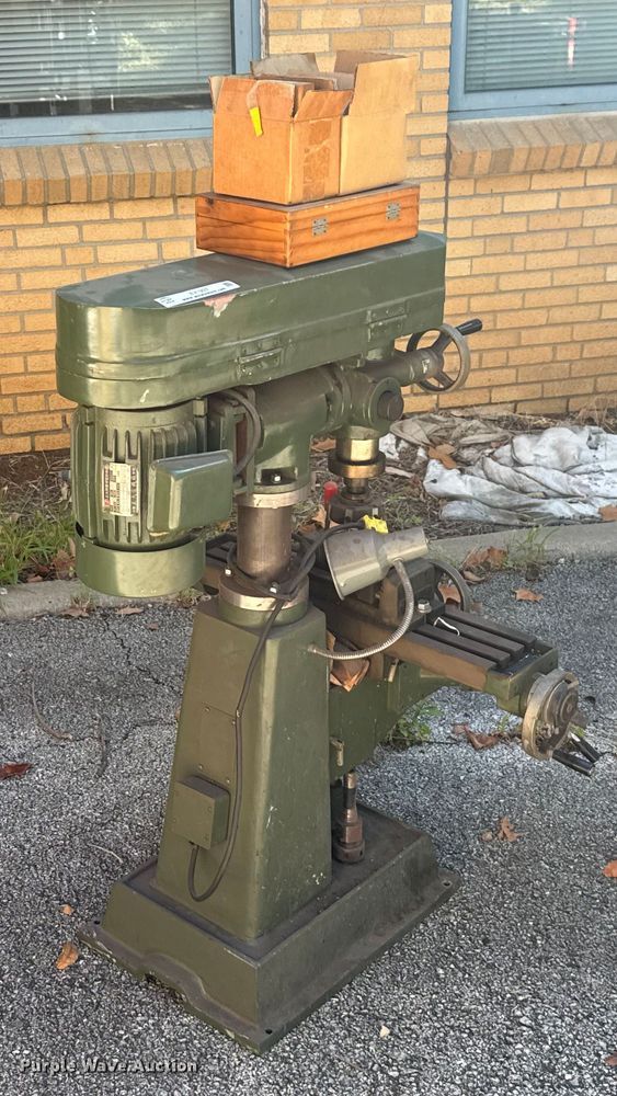 image for item EV1937 Jet JVM-626 milling machine