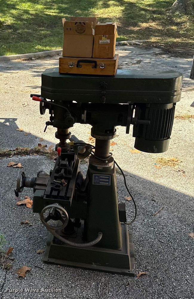 image for item EV1937 Jet JVM-626 milling machine